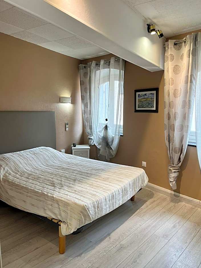 Hôtel Restaurant Les Arcades