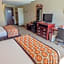 Howard Johnson by Wyndham Arlington Ballpark / Six Flags