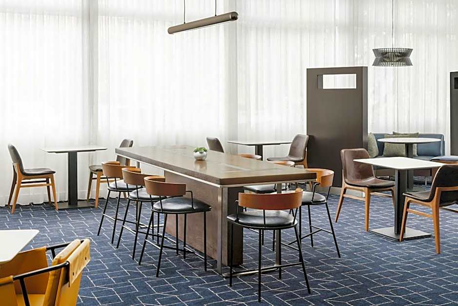 Courtyard by Marriott Los Angeles Woodland Hills