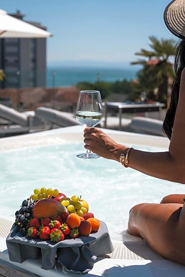 Monaco Suites Hotel