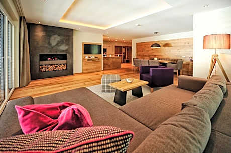 Deluxe Two-Bedroom Apartment