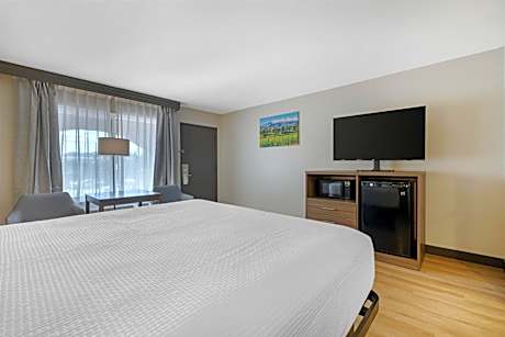 1 King Bed Non-Smoking Microwave And Refrigerator Wi-Fi Full Breakfast