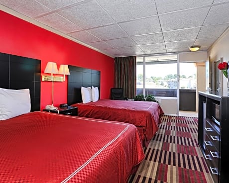 Queen Room with Two Queen Beds - Non-Smoking