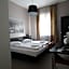 Carlton Hotel