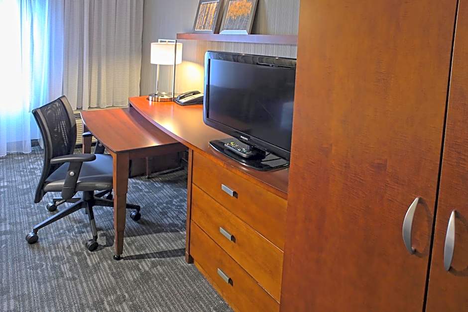 Courtyard by Marriott Hamilton