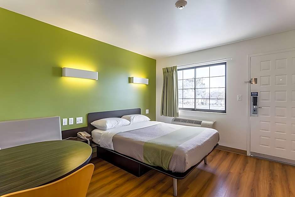 Motel 6-El Paso, TX - East