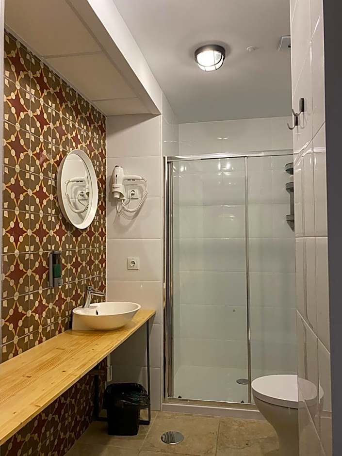 Hostel Numero Trece - Private Capsule Deds - Albergue Juvenil - FREE towels, coffee & tea, remote check-in