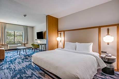 King Suite with Sofa Bed - Hearing Accessible