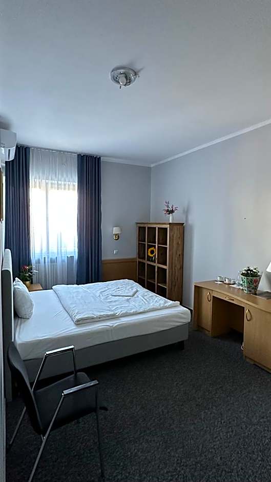 Lezzet PG B&B &TurkishRestaurant