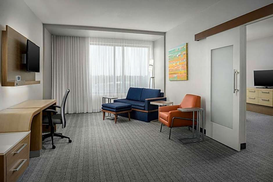 Courtyard by Marriott Muncie at Horizon Convention Center