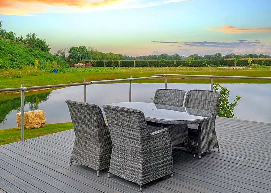 Lakeside Luxury Lodges