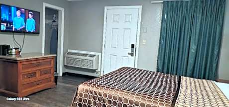 Queen Room - Disability Access