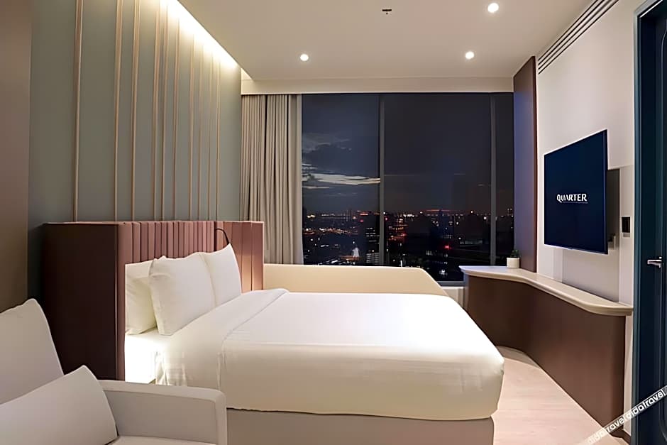 The Quarter Ratchayothin by UHG