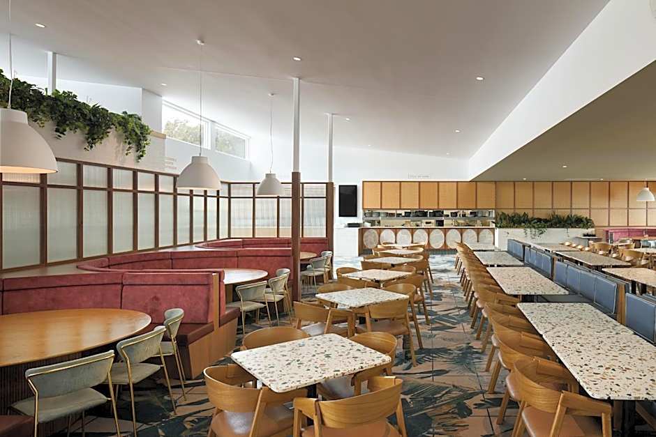 Bateau Bay Hotel