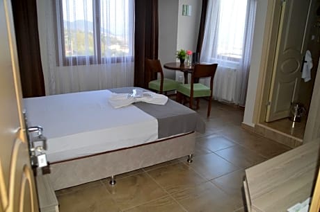 Deluxe Corner Double Room with Balcony and Sea View