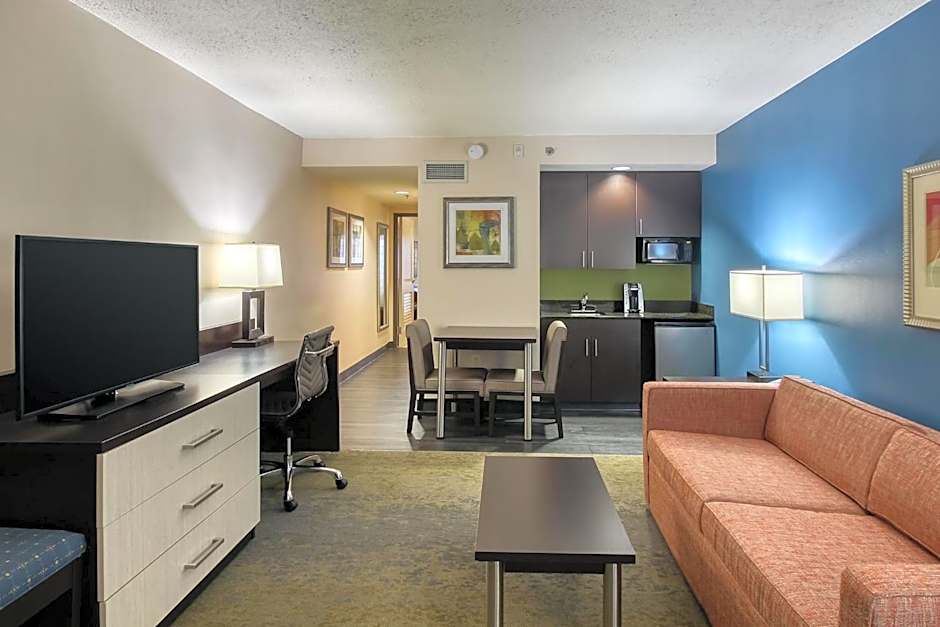 Holiday Inn & Suites Atlanta Airport North By IHG