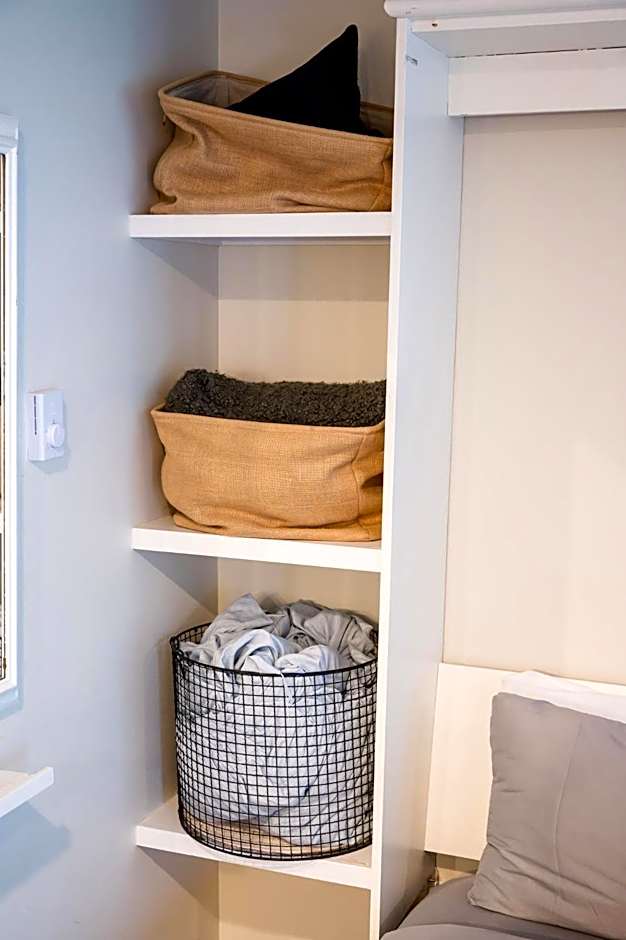 Group Stays - Large Renovated Apartment with Pool and Hot Tub