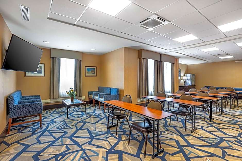 Best Western Plus University Park Inn & Suites