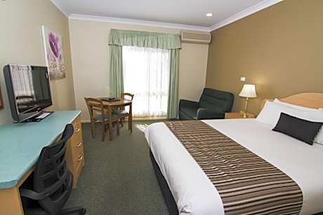 Deluxe Queen Room