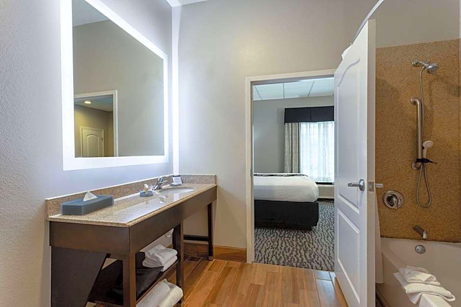 La Quinta Inn & Suites by Wyndham Huntsville Airport Madison