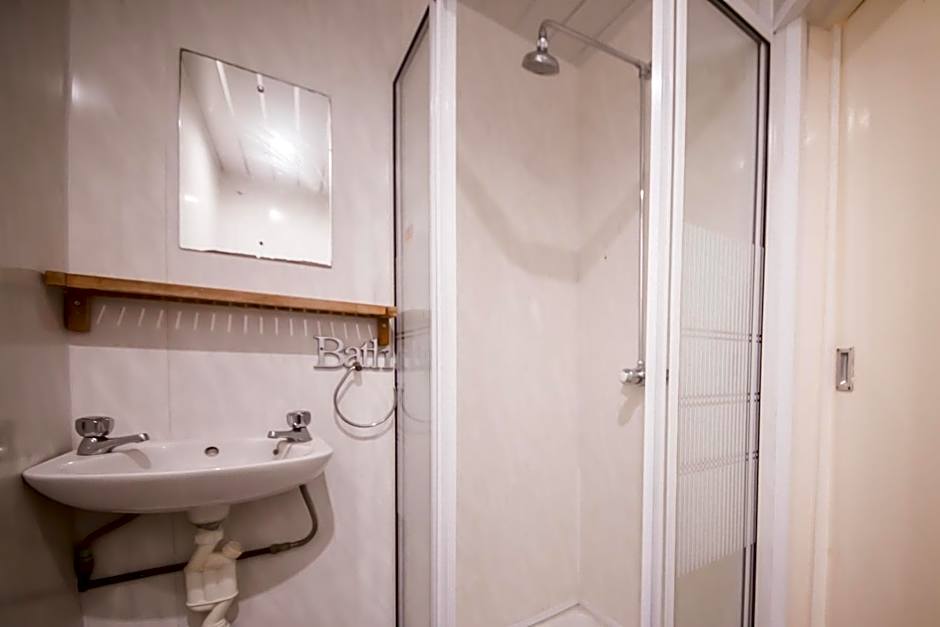 MyRoomz Hollingdales Hotel