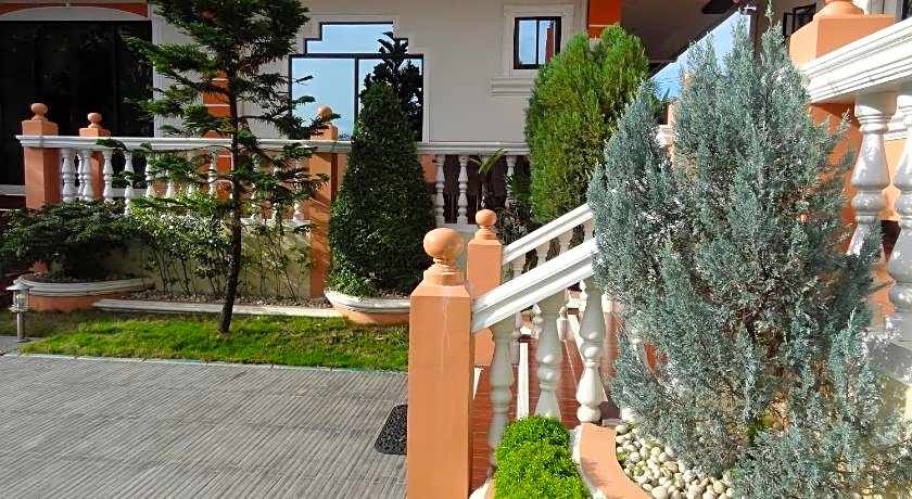 The Executive Villa Inn & Suites