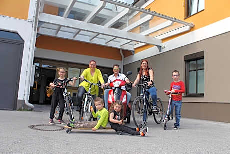 Post Hostel For Youth, Students and Pilgrims