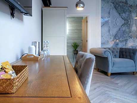 Suite 15 - Sleeping Giant Hotel - PEN Y CAE Inn