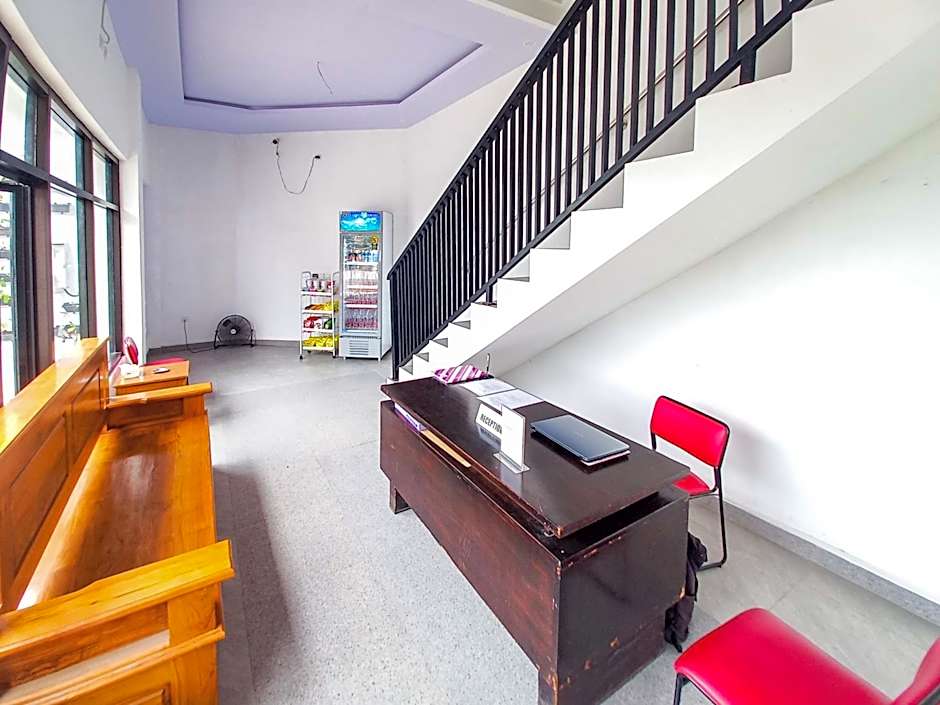 RedDoorz Plus Syariah at Umyas Hotel near Terminal Anjuk Ladang Nganjuk