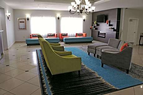 La Quinta Inn & Suites by Wyndham Orange