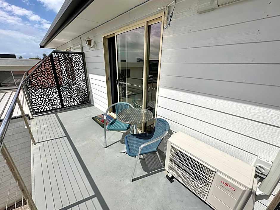 Top of the Town Motor Inn