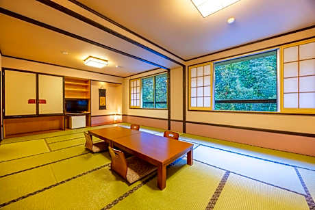 Japanese-Style Family Room with Shared Bathroom - Non-Smoking