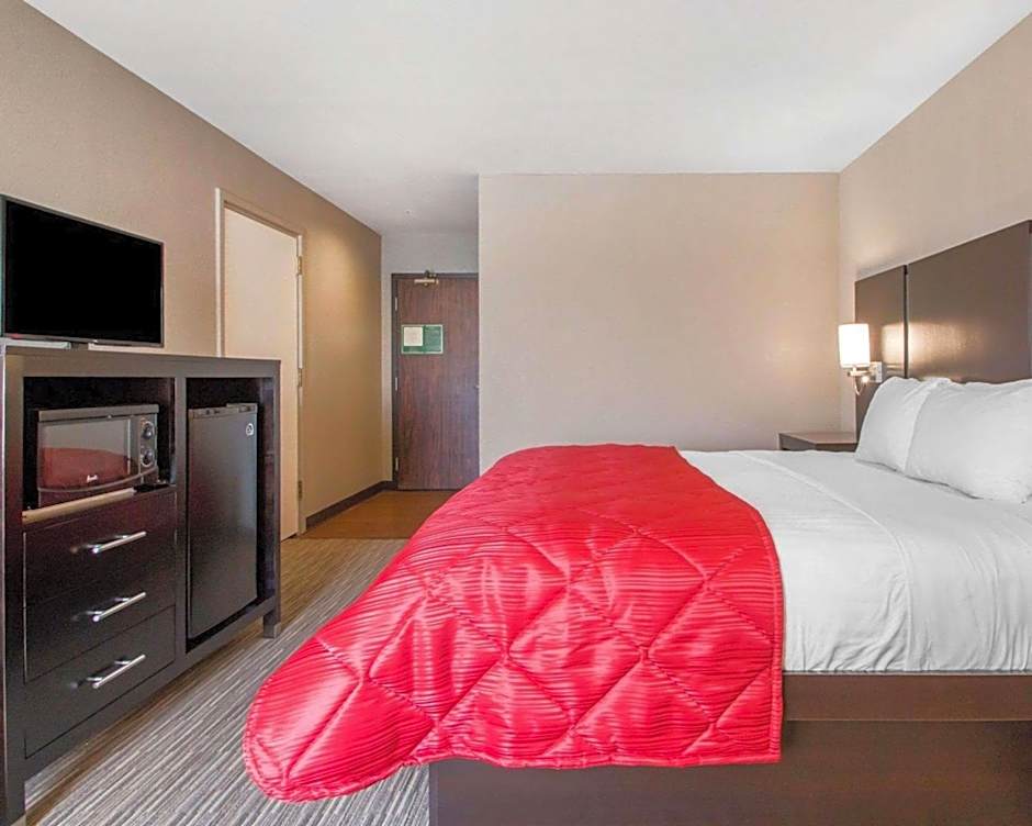 Greenstay Inn & Suites Court View