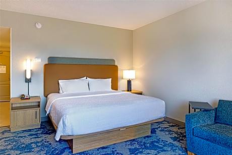 1 King Bed Study With Sofabed Nonsmoking