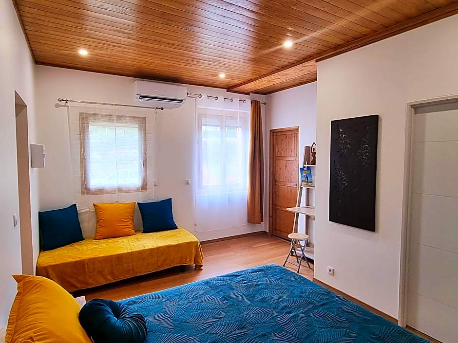 Les Tables Aux Vaches - Maison d'Hôtes - Confort, calme et détente au bord du lac de la Raviège