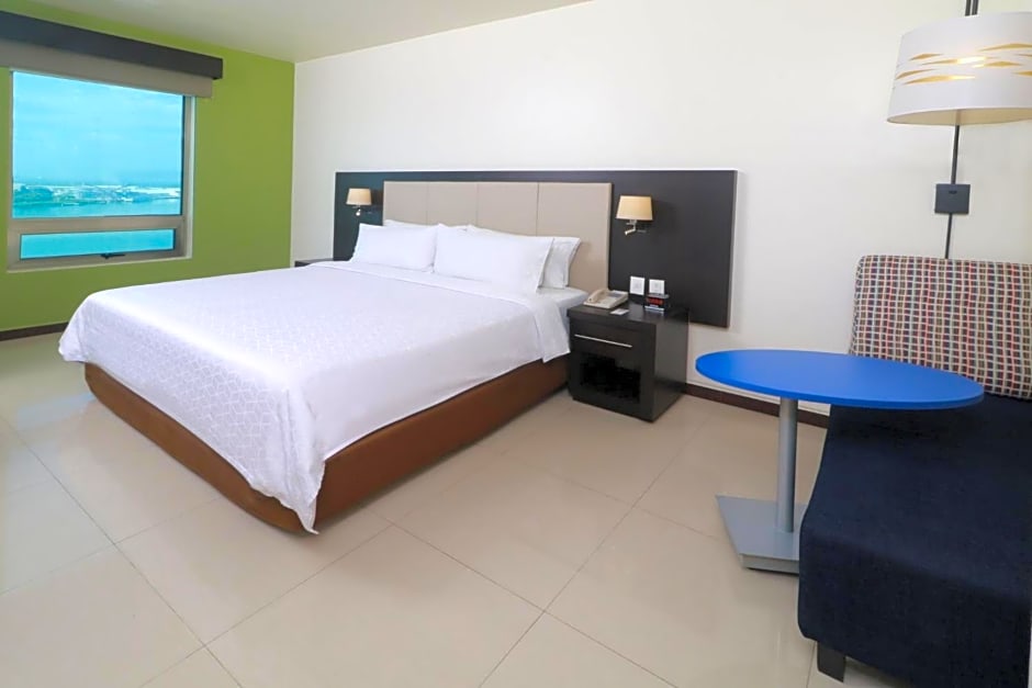 Holiday Inn Express TUXPAN