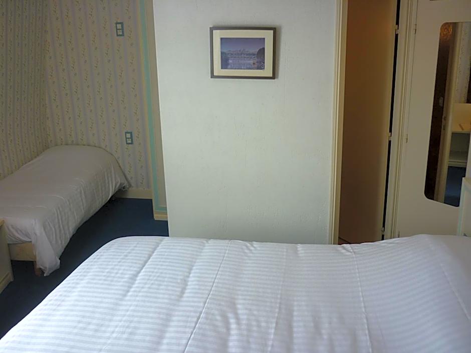 Photo 1 of 5 of Triple Room