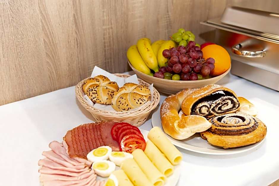 Solid Gold Garni Hotel