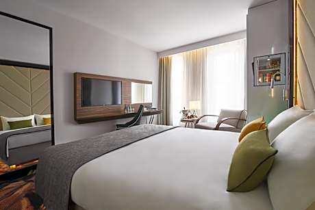 Standard Queen Room