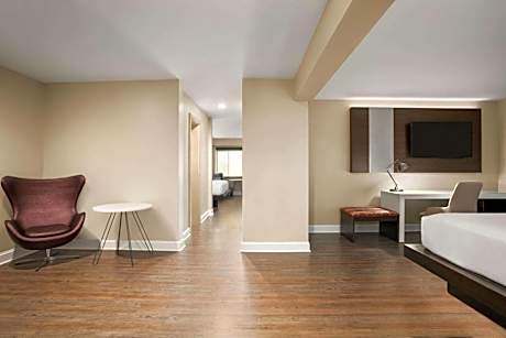 2 King Beds, Executive Suite, Non-Smoking