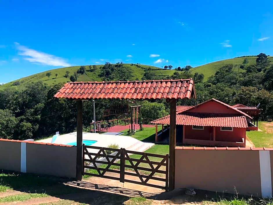 Recanto da Alegria - Casa em Cunha com Jacuzzi,Piscina,Rede,Churrasqueira,Lareira,Deck, Banco de coração