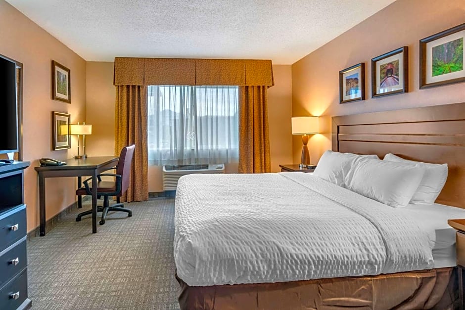 Clarion Pointe Medford