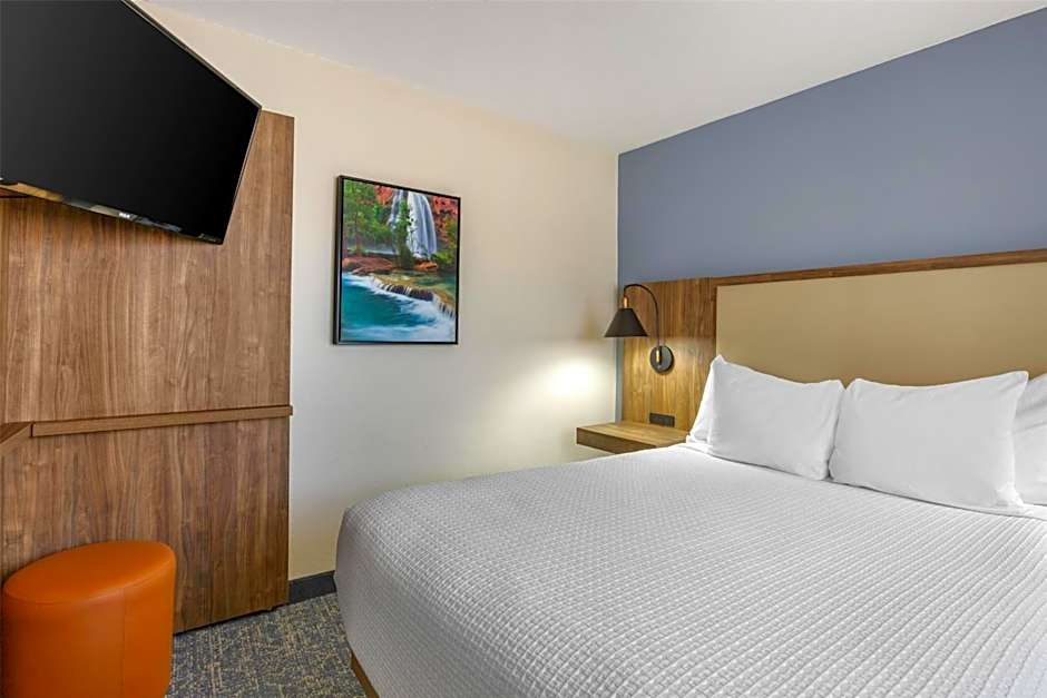 Best Western Plus A Wayfarer's Inn & Suites