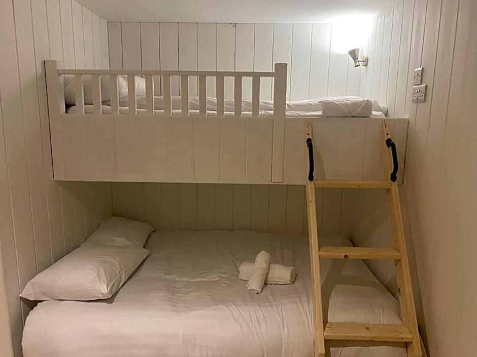 Walsh's Hotel and Apartments