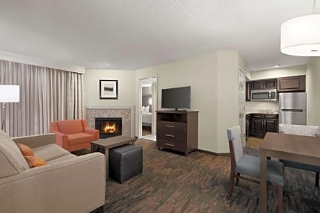 One-Bedroom Suite with Two Double Beds and Fireplace - Non-Smoking
