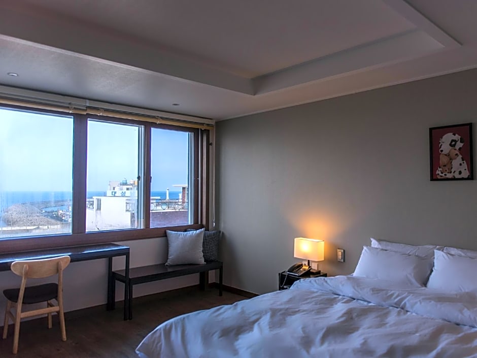 Check Inn Hotel