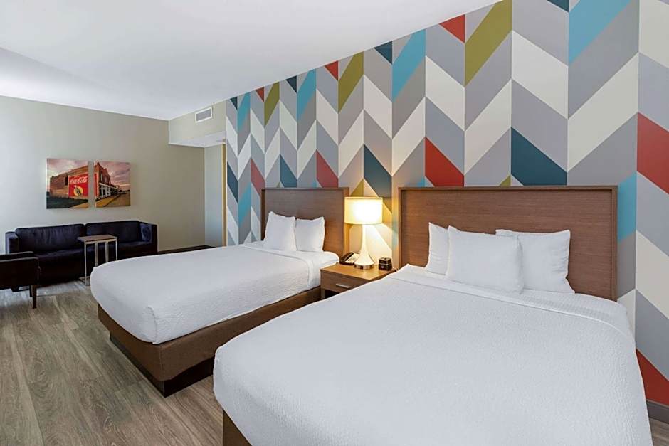 La Quinta Inn & Suites by Wyndham Tulsa Downtown - Route 66