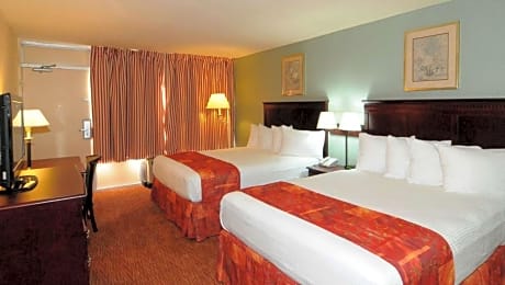 Deluxe Queen Room with Two Queen Beds and Marina View
