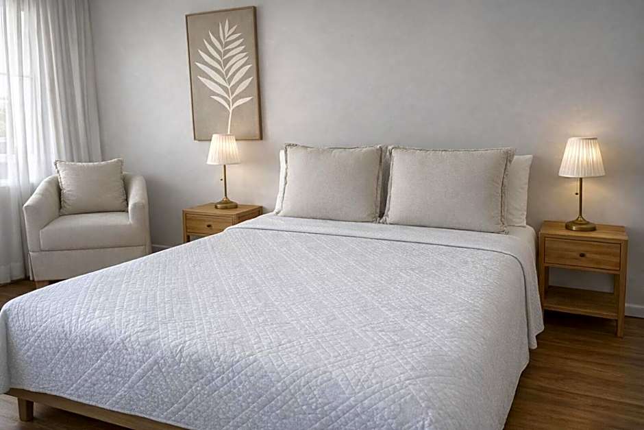 Cooks Endeavour Motor Inn - Near beach & Gold Coast Airport