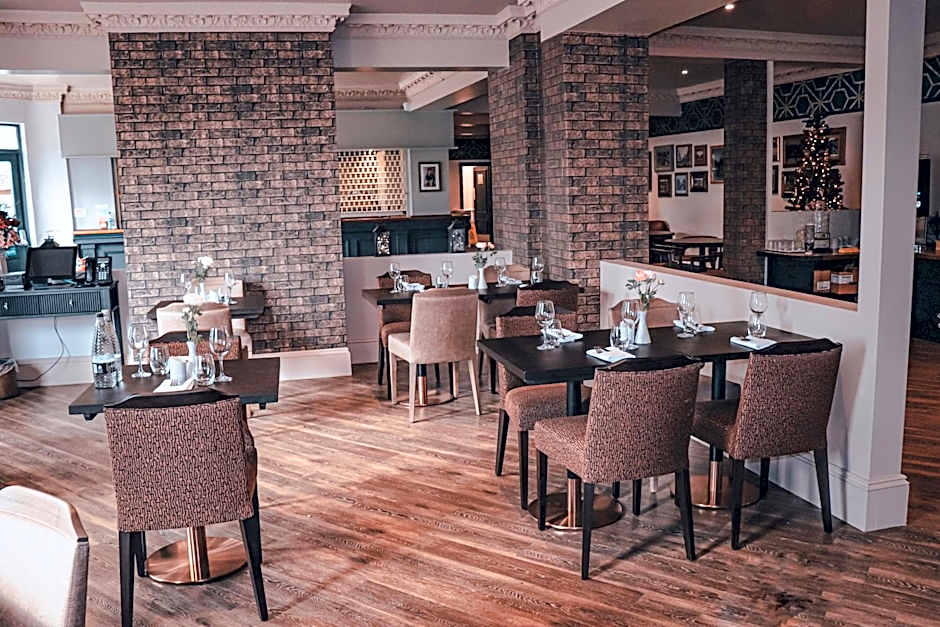 Thames Riviera Hotel